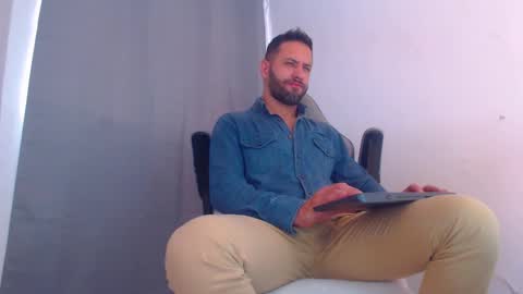 Snapshot of oliverdrew1 chatting on 01/03/25, 07:29 oliver online show from 01/03/25, 07:29