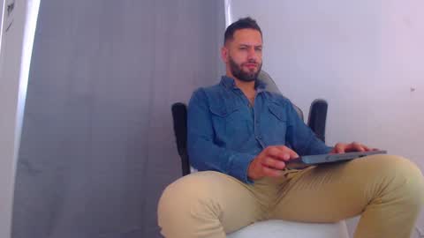 Snapshot of oliverdrew1 chatting on 01/05/25, 06:35 oliver online show from 01/05/25, 06:35