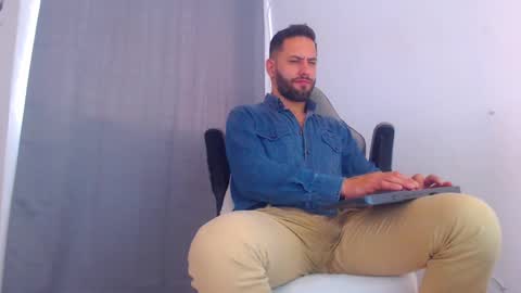 Snapshot of oliverdrew1 chatting on 01/07/25, 07:17 oliver online show from 01/07/25, 07:17