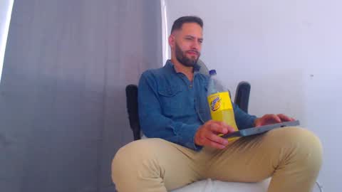 Snapshot of oliverdrew1 chatting on 01/11/25, 06:23 oliver online show from 01/11/25, 06:23