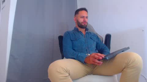 Snapshot of oliverdrew1 chatting on 01/11/25, 11:35 oliver online show from 01/11/25, 11:35