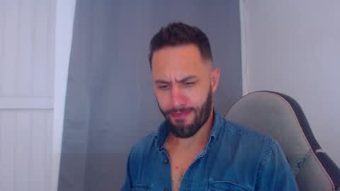 Snapshot of oliverdrew1 chatting on 01/13/25, 12:09 oliver online show from 01/13/25, 12:09