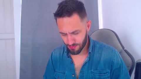 Snapshot of oliverdrew1 chatting on 01/13/25, 04:30 oliver online show from 01/13/25, 04:30