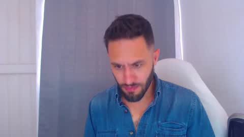 Snapshot of oliverdrew1 chatting on 01/14/25, 07:21 oliver online show from 01/14/25, 07:21