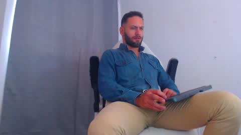 Snapshot of oliverdrew1 chatting on 01/16/25, 08:03 oliver online show from 01/16/25, 08:03