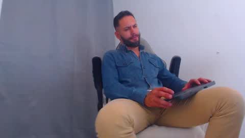 Snapshot of oliverdrew1 chatting on 01/17/25, 01:36 oliver online show from 01/17/25, 01:36