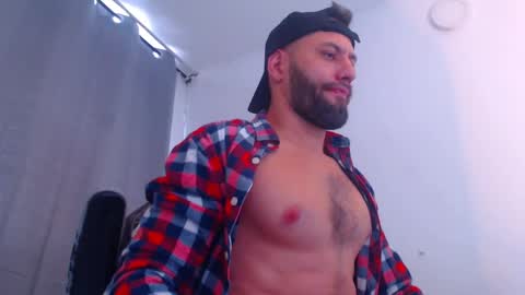 Snapshot of oliverdrew1 chatting on 01/17/25, 06:23 oliver online show from 01/17/25, 06:23