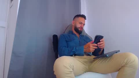 Snapshot of oliverdrew1 chatting on 02/12/25, 08:29 oliver online show from 02/12/25, 08:29