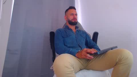 Snapshot of oliverdrew1 chatting on 02/13/25, 05:54 oliver online show from 02/13/25, 05:54