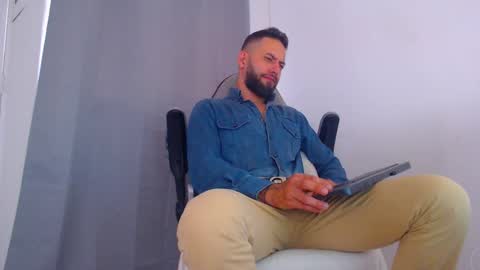 Snapshot of oliverdrew1 chatting on 02/17/25, 07:10 oliver online show from 02/17/25, 07:10