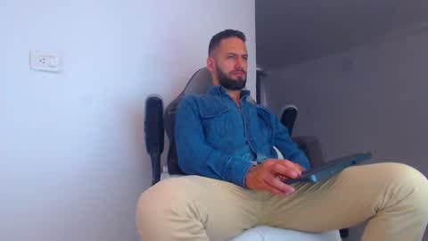 Snapshot of oliverdrew1 chatting on 03/11/25, 07:25 oliver online show from 03/11/25, 07:25