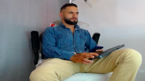 Snapshot of oliverdrew1 chatting on 09/12/25, 05:24 oliver online show from 09/12/25, 05:24