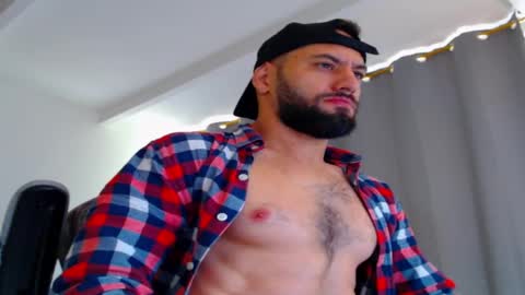 Snapshot of oliverdrew1 chatting on 10/07/25, 02:47 oliver online show from 10/07/25, 02:47