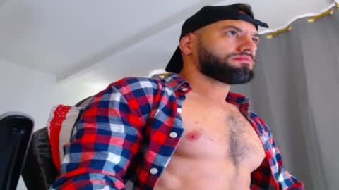 Snapshot of oliverdrew1 chatting on 10/16/25, 12:06 oliver online show from 10/16/25, 12:06