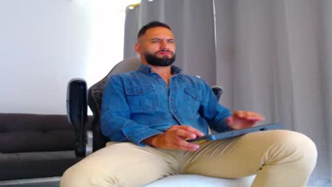 oliver online show from 11/14/25, 03:00