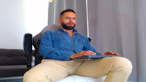 oliver online show from 11/21/25, 06:50