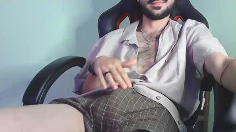 Snapshot of olivereff chatting on 02/15/25, 07:50 Oliver online show from 02/15/25, 07:50