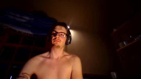 Snapshot of oliveronline chatting on 11/14/25, 06:45 Good Boy online show from 11/14/25, 06:45