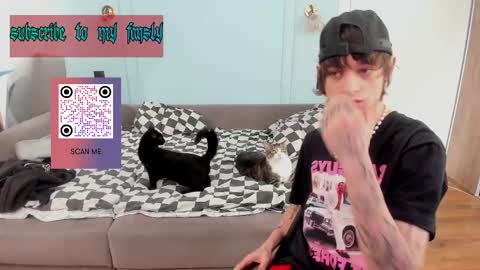 Snapshot of oliverrgroove chatting on 02/17/25, 04:37 oliverrgroove online show from 02/17/25, 04:37