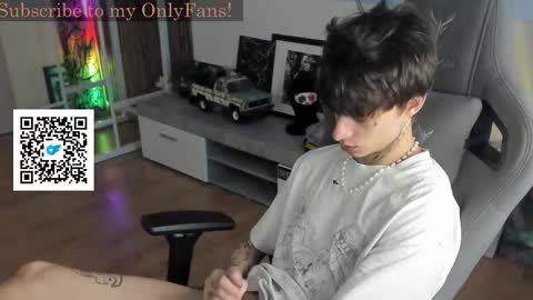 Snapshot of oliverrgroove chatting on 09/19/25, 02:18 oliverrgroove online show from 09/19/25, 02:18