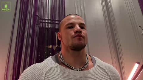 Snapshot of oliversport chatting on 12/08/24, 03:35 OliverSport online show from 12/08/24, 03:35