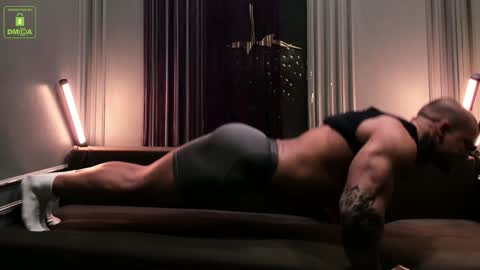 Snapshot of oliversport chatting on 12/18/24, 03:44 OliverSport online show from 12/18/24, 03:44