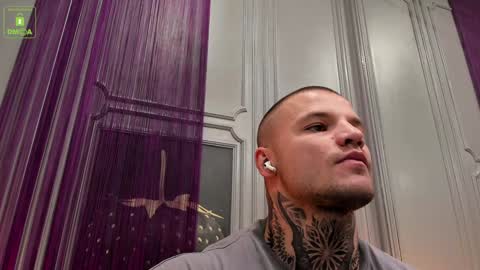 Snapshot of oliversport chatting on 12/26/24, 10:37 OliverSport online show from 12/26/24, 10:37