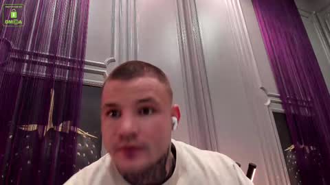 Snapshot of oliversport chatting on 02/09/25, 03:34 OliverSport online show from 02/09/25, 03:34