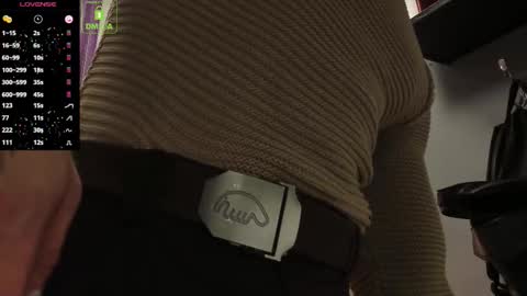 Snapshot of oliversport chatting on 09/11/25, 03:56 OliverSport online show from 09/11/25, 03:56