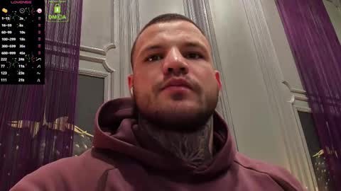 Snapshot of oliversport chatting on 11/16/25, 10:54 OliverSport online show from 11/16/25, 10:54