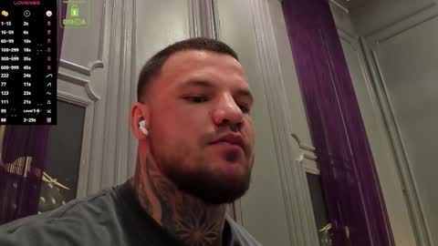 Snapshot of oliversport chatting on 11/29/25, 11:02 OliverSport online show from 11/29/25, 11:02