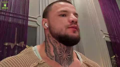 Snapshot of oliversport chatting on 12/14/25, 10:53 OliverSport online show from 12/14/25, 10:53