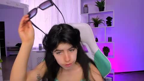 olivia__low online show from 05/05/26, 05:37