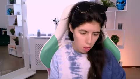 olivia__low online show from 05/13/26, 05:38