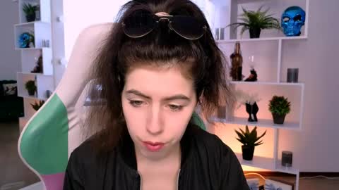 olivia__low online show from 05/16/26, 05:48
