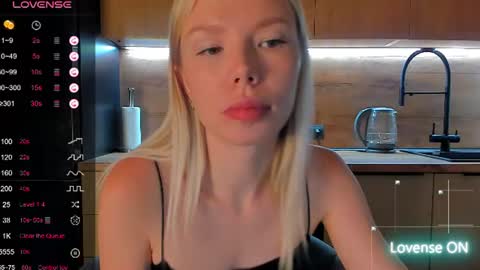 Olivia 3 online show from 06/17/26, 08:32
