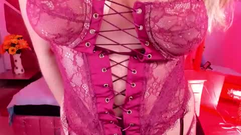 Snapshot of olivia_fox69 chatting on 04/26/26, 03:48 OLIVIA online show from 04/26/26, 03:48