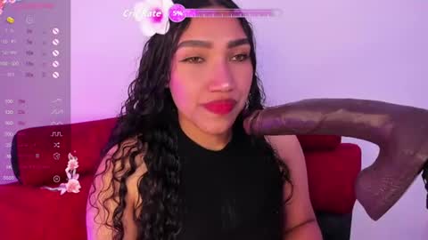 Snapshot of olivia_fx chatting on 06/17/26, 08:32 Maria online show from 06/17/26, 08:32