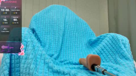 Snapshot of olivia_k_ chatting on 01/14/26, 12:16 Olivia Hi guys Follow me online show from 01/14/26, 12:16