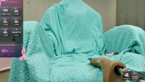 Snapshot of olivia_k_ chatting on 01/15/26, 12:37 Olivia Hi guys Follow me online show from 01/15/26, 12:37