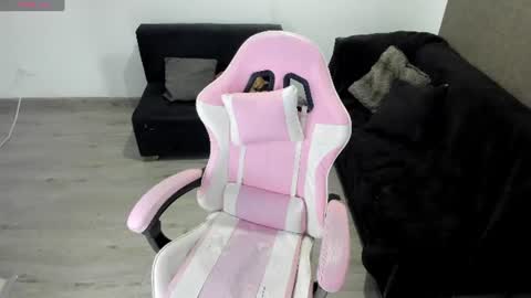 olivia_martine online show from 06/12/26, 03:38