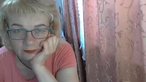 Snapshot of olivia_mia25 chatting on 06/17/26, 07:33 Olivia Mia online show from 06/17/26, 07:33