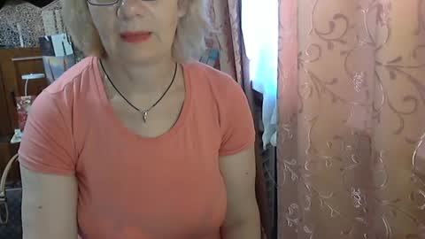 Snapshot of olivia_mia25 chatting on 06/18/26, 06:02 Olivia Mia online show from 06/18/26, 06:02