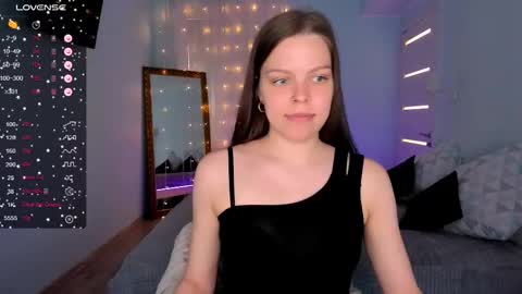 Snapshot of olivia_munn chatting on 02/23/25, 05:45 Olivia online show from 02/23/25, 05:45