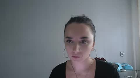 Snapshot of olivia_oliv chatting on 10/23/25, 01:21 Olivia online show from 10/23/25, 01:21
