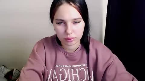 Olivia online show from 11/06/25, 04:46