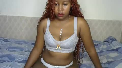 Snapshot of olivia_roxxyy chatting on 10/16/25, 07:42 olivia online show from 10/16/25, 07:42