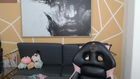 Snapshot of olivia_russo chatting on 09/14/25, 12:59 Olivia online show from 09/14/25, 12:59