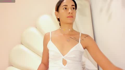 Snapshot of olivia_stevens_ chatting on 02/17/25, 12:32 Olivia online show from 02/17/25, 12:32