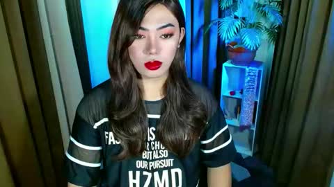 Miss OLIVIA online show from 10/17/25, 06:49